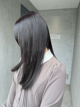 シロ(SHIRO) レイヤーカット/アッシュカラー/縮毛矯正【宝塚/30代/20代】