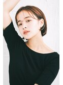 モード感漂うストレートボブで大人の抜け感を演出。