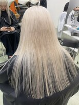 ユルク トウキョウ(jurk tokyo)&nbsp;ブリーチ1回で作るホワイトブロンド