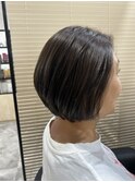 首元スッキリ見えるショートボブ