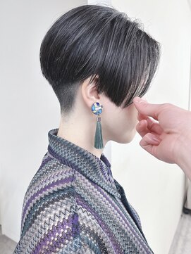 モリオ(morio) *刈り上げショート女子クールショート黒髪ショート美人ショート