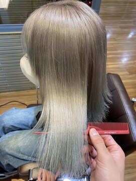 ホワイトベージュ×水色