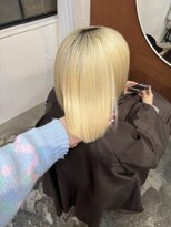 チャプター 問屋町(chapter)&nbsp;ケアブリーチホワイトブロンドカラー切りっぱなしボブ髪質改善