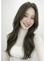 メロウ(mellow) オフィスでも浮かない◎上品な艶感ロングとまろやかベージュ