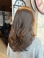 インデペンデンス(independence)&nbsp;レイヤー×オリーブグレージュで抜け感ヘア