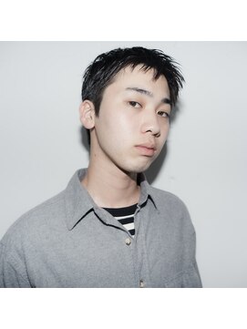 ウェルネス(Wellness) 刈り上げ長めスパイキーショート