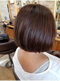 ラベンダーベージュ×前下がりボブ