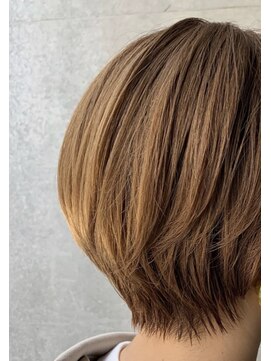 ヘアサロンM 新宿 くびれショート