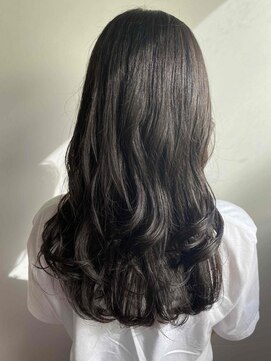 ネオリーブセブン 御茶ノ水店(Neolive 7) 暗いけど黒じゃないシルバーアッシュ＊ロングレイヤー