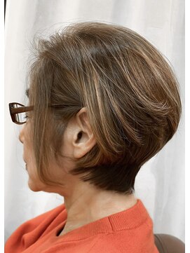 ギミック 自由が丘(gimmick) ハイライト白髪ぼかし前下がりショートハンサムショート◎