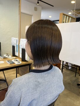 ヨーホーレッド(YOO-HOO RED) 切りっぱなしボブ