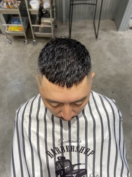 エフエム 明大前(FM) ソフトツーブロック/刈り上げ/センターパート/ツイスト/ビジネス