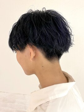 ロイ(ROY) ROYベリーショート/前下がりマッシュスタイル・ブルーブラック