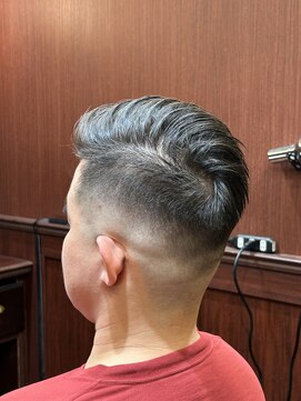 ブロートーキョー(BroTokyo) men'sアッシュブラックフェードスキン×サイドパート