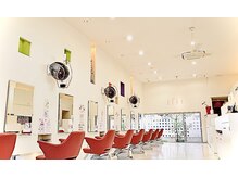 ゼロ 木太店(ZERO)の雰囲気（天井が高く、広くて明るい店内です。くつろぎ空間へ～♪♪）