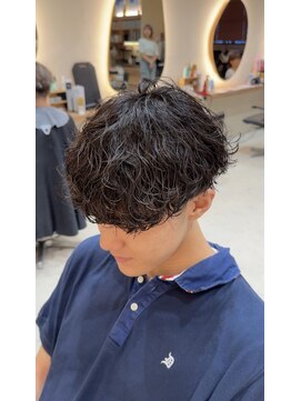 ヒビヲ(HIBIO) 波巻きスパイラルツイストパーマ刈り上げ無造作メンズマッシュ