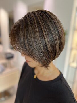 ステア ケース(stair case) ハイライトで白髪をカモフラージュ