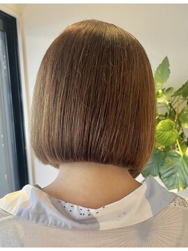 ベロー(BeLLo) ボブ/ミニボブ/60代/内巻きボブ/白髪ぼかし