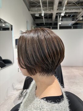 ハーツ 船橋(HEARTS) 筋感ある大人ショート×白髪ぼかしカラー【船橋/白髪ぼかし】