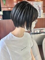 クオリス 上板橋店(QUALIS)&nbsp;20代30代40代前下がりショートボブストレート小顔補正立体カット