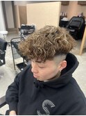 海外風スペインカール　短髪パーマ