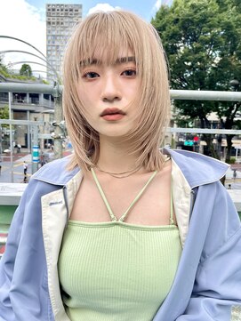 ホロ(hollo) ハイトーンカラーホワイトベージュ姫カットレイヤーボブヘア