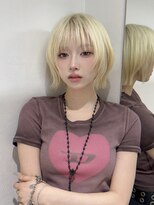 サロウィンフレンテ 新宿三丁目(SALOWIN Frente)&nbsp;石塚／ぱっつん顔まわりウルフブロンドタッセルレイヤーボブ新宿