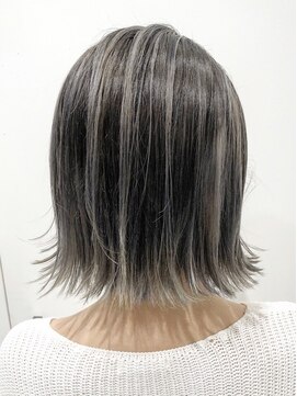 ディーナ(D'na) D'na』シルバーグレーバレイヤージュ　清水