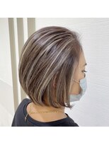 ケンジ 平塚 アネッタ(KENJE annetta)&nbsp;洒落ボブ×白髪ぼかしハイライトカラー