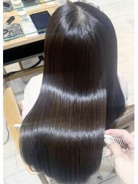 プラグ バイ ネオリーブ(plug by neolive) 大人ガーリー/チョコレート×髪質改善 [髪質改善/縮毛矯正]韓国J