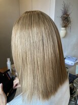 シー 岡崎(,SHE)&nbsp;斜めバング/グレージュカラー/デザインカラー/東岡崎