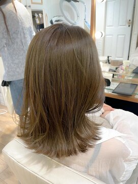 ネオリーブ チロル 横浜西口店(Neolive CiroL.) オリーブグレージュカラー　ヨシンモリヘア