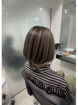 アオ(AO) グレージュのバレイヤージュカラー