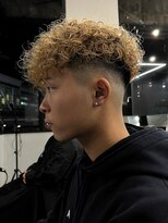 ダブルカラースパイラルパーマツイストパーマフェード短髪