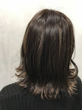 エイトセカンド 新宿三丁目店(EIGHT second) 外ハネ/ハイライト