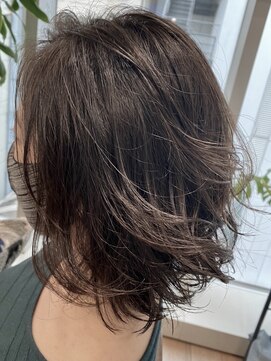 ムルチュラカメアリ(muruchura KAMEARI) ハイライトカラーのボブルフかきあげヘア