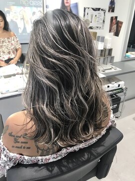 キング 高槻(K!ng) ホワイトハイライト　レイヤースタイル