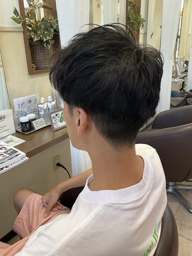 コアフィールフィス(COIFFURE fils) 【見附　今町】メンズツーブロック　アップバング