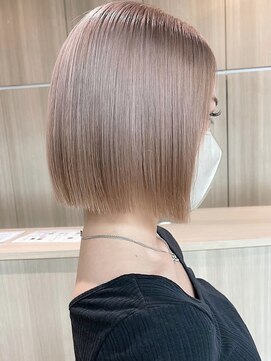 ラヴィエール(LAVIERE by R-EVOLUT) ミルクティーグレージュ　ピンクベージュ　タッセルボブ大人ボブ