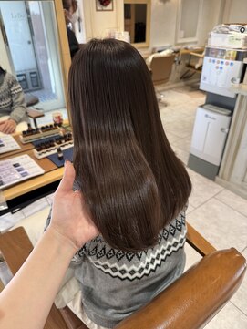 柔らかグレージュ