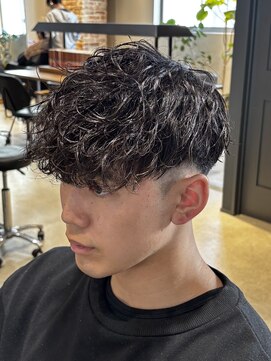 ボンドストーリールミエール(Bond Story lumiere) スペインカールツイストスパイラルパーマ刈り上げ眉毛