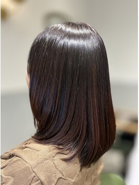 アンジー(Angee) ヴァイオレットカラーでツヤと立体感をプラス