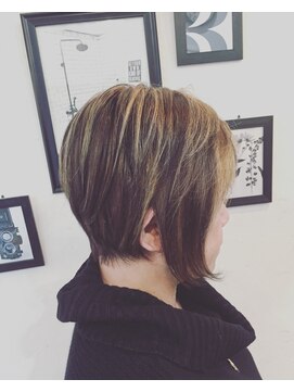 アイリス トーキョー(IRIS Tokyo) 前下がりショート