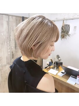 ラナ 渋谷(Lana) 【Chill】大人かわいいホワイトアッシュクールショートパーマ