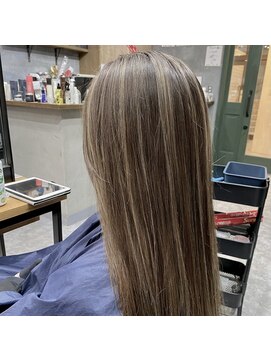 ルーツ(Root) イメチェン♪フェミニンダークアッシュ