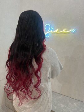 ニィ(2iee.) レッドグラデーション