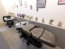 キミトヘアデザインアンドスパ(Kimito Hair design&spa)の雰囲気（半個室のフルフラットシャンプー台でヘッドスパ。至福のひと時を）