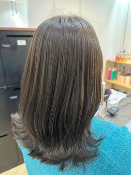 ユニ バイ マグ 長野店(Uni.by Mag) 透明感カラーオリーブグレージュブリーチなしミディアムレイヤー