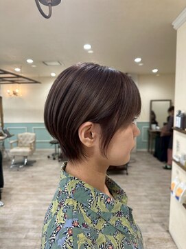 コンフィー(comfy) 『サザワ』フェザーパーマミニウルフチェリーブラウン