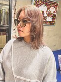 ピンクベージュ